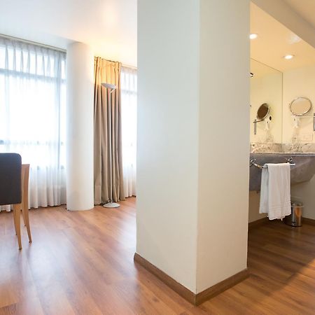 Tryp Montevideo Hotel Exterior photo