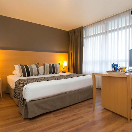 Tryp Montevideo Hotel Exterior photo