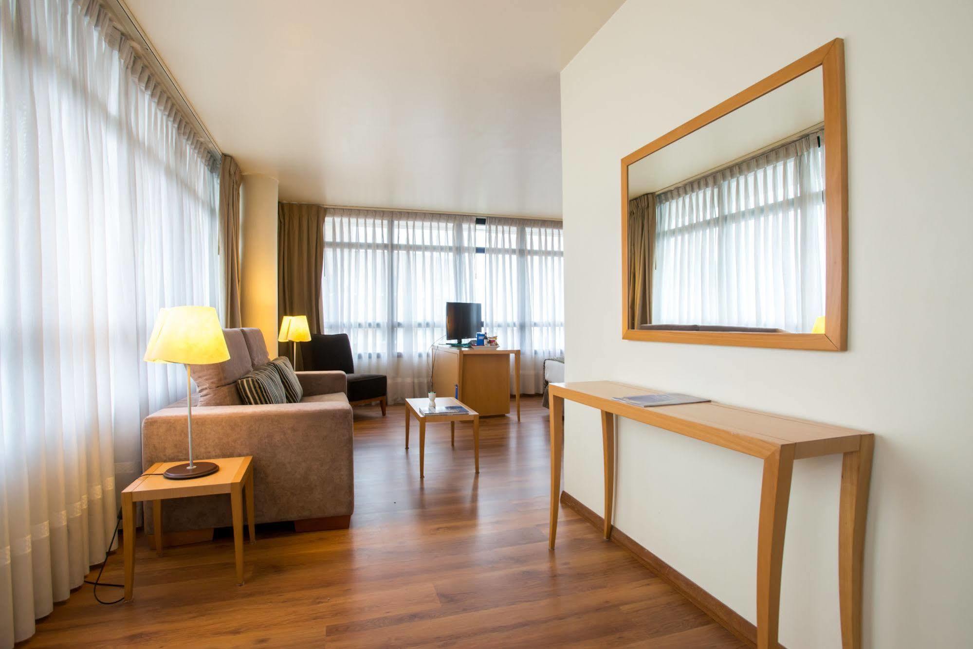 Tryp Montevideo Hotel Exterior photo