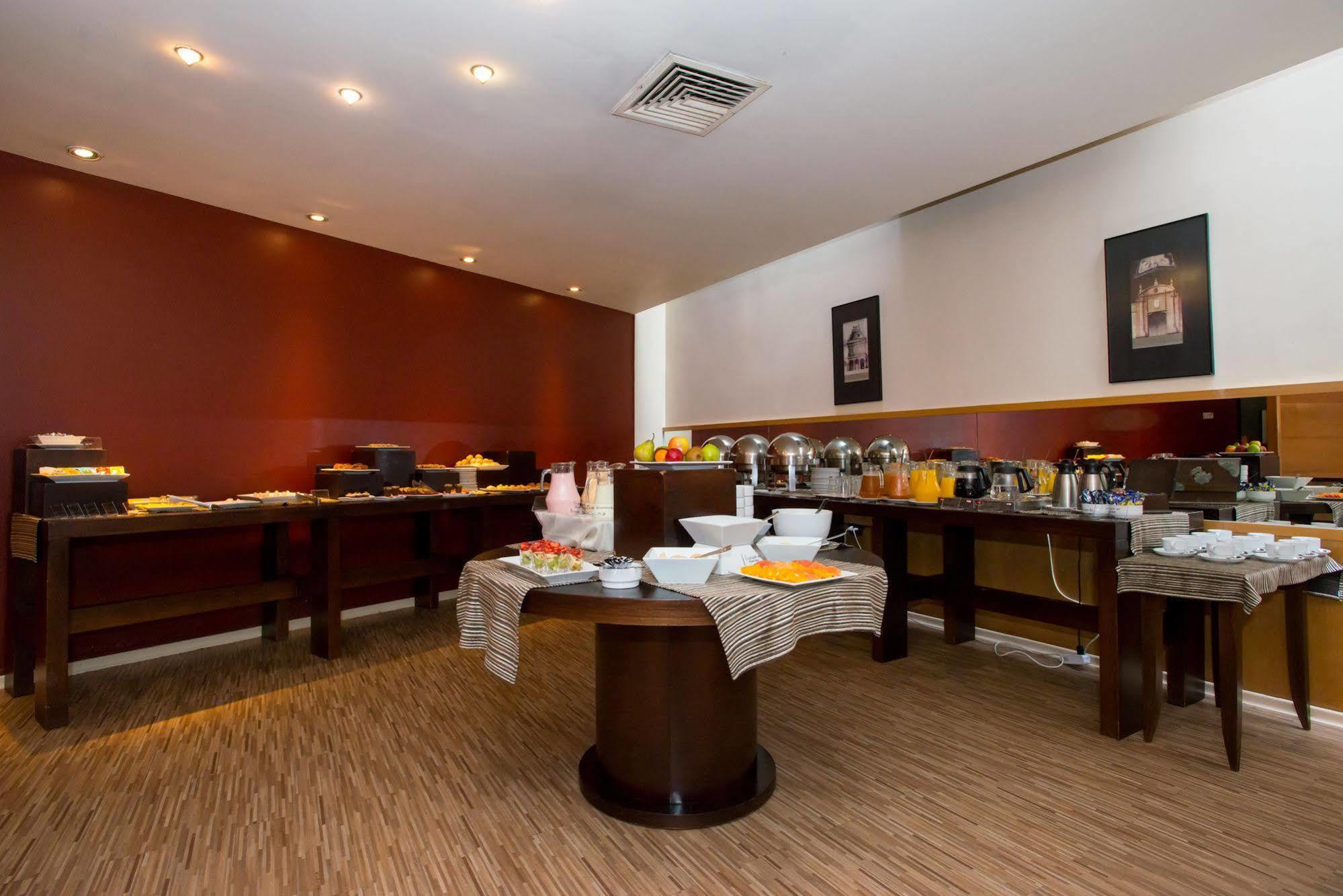 Tryp Montevideo Hotel Exterior photo